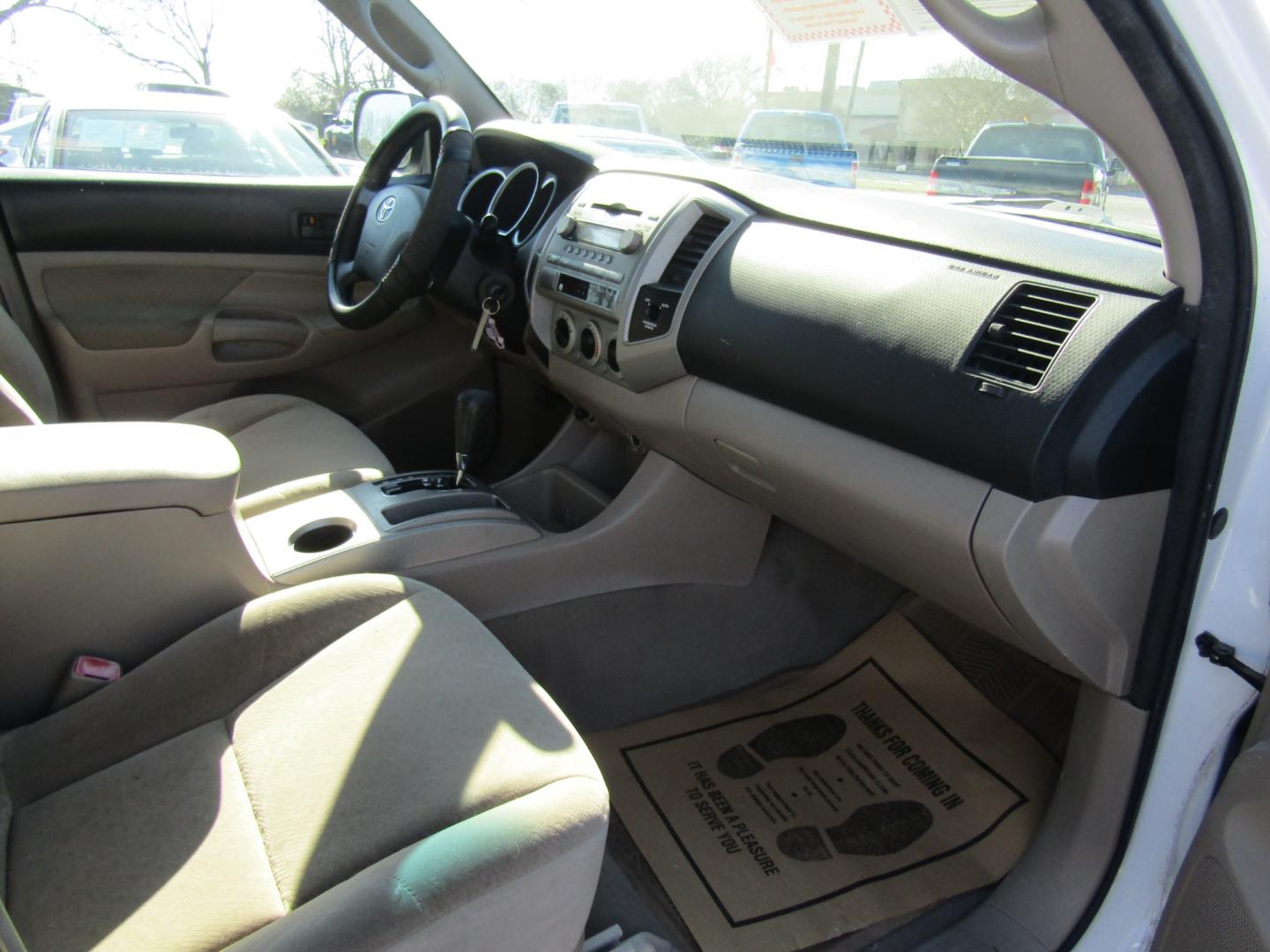 2008 White /Tan Toyota Tacoma PreRunner Access Cab V6 2WD (5TETU62N78Z) with an 4.0L V6 DOHC 24V engine, Automatic transmission, located at 15016 S Hwy 231, Midland City, AL, 36350, (334) 983-3001, 31.306210, -85.495277 - Photo#9